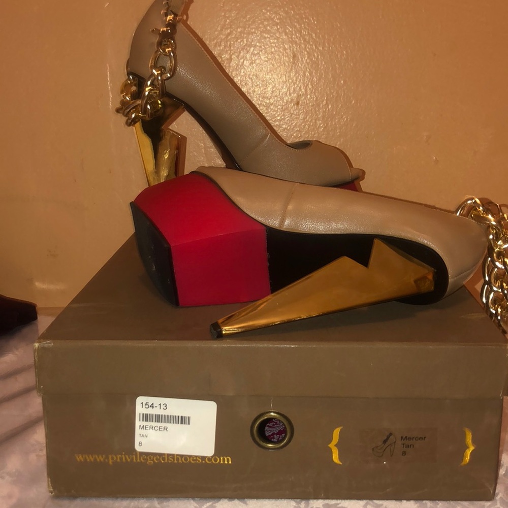 COPY - Nude and red heels